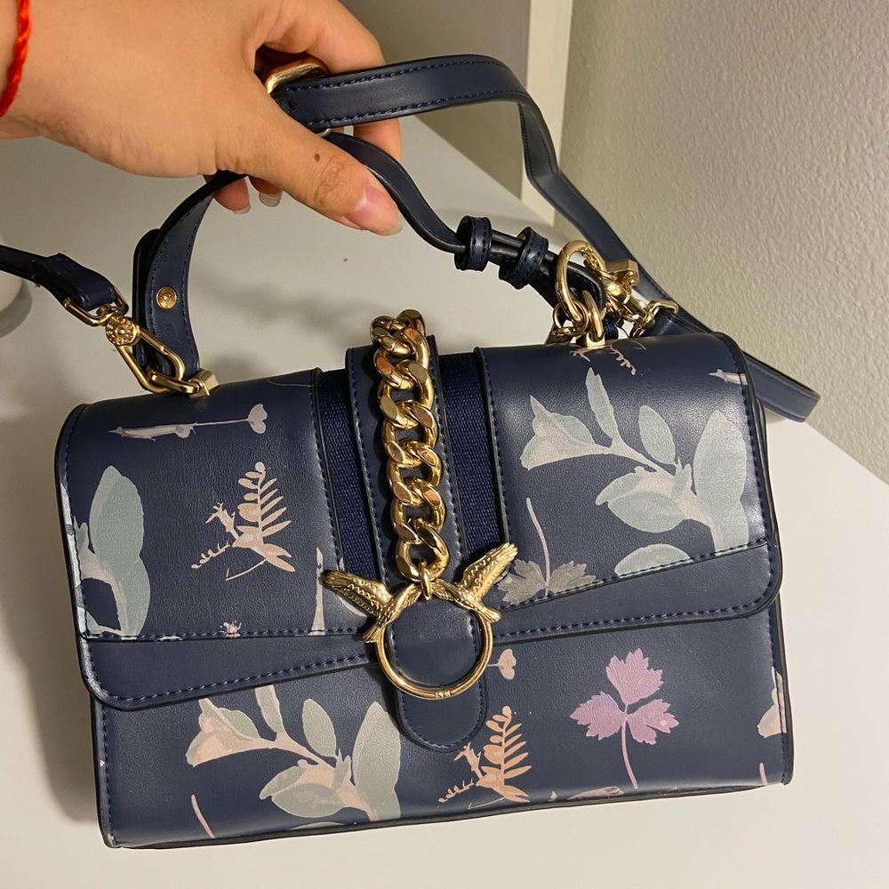 LYN fashion shoulder bag (like new)